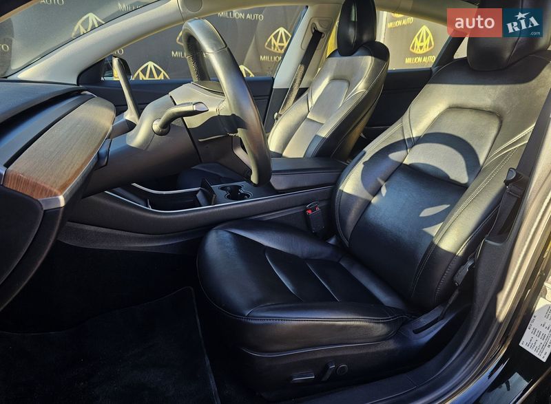 Седан Tesla Model 3 2019 в Києві