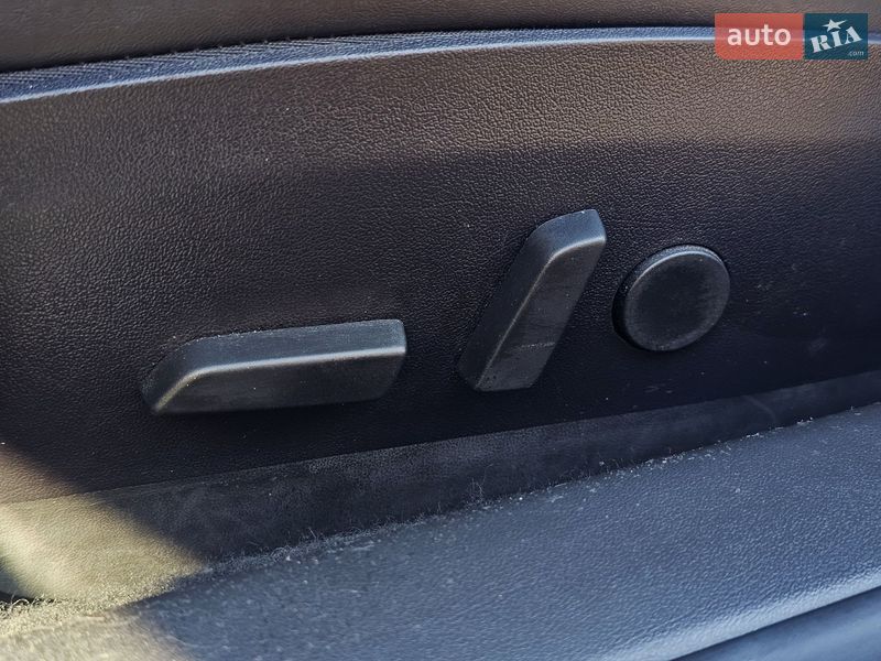 Седан Tesla Model 3 2019 в Києві