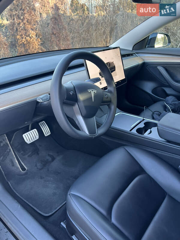 Седан Tesla Model 3 2023 в Києві