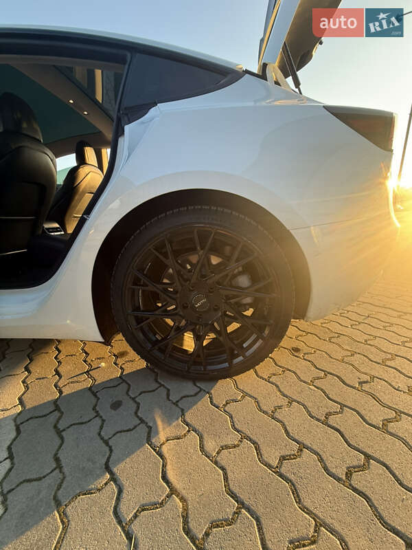 Седан Tesla Model 3 2018 в Суховоле