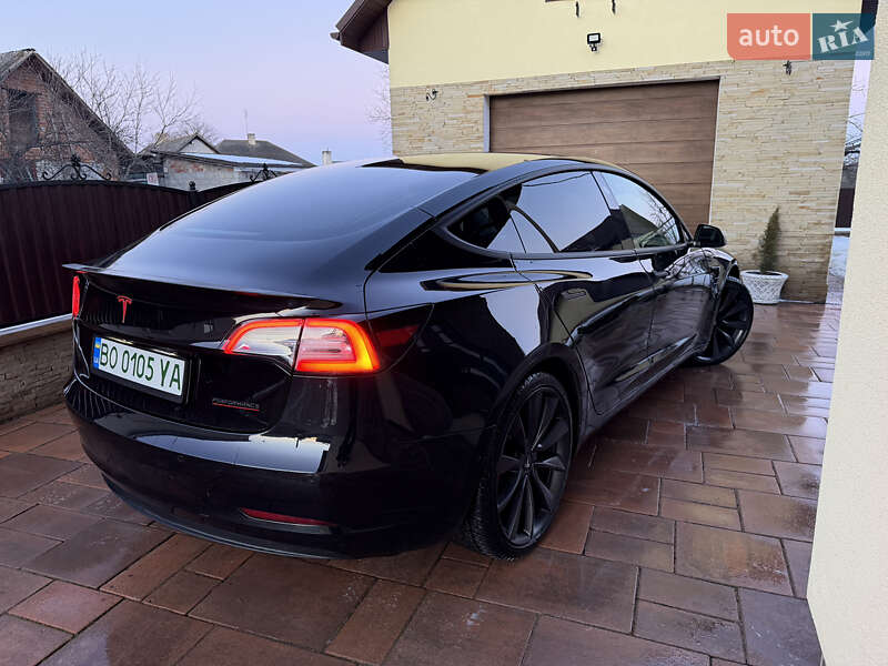 Седан Tesla Model 3 2019 в Збаражі