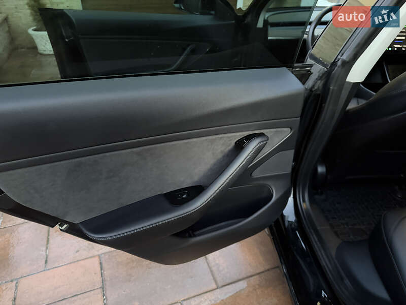 Седан Tesla Model 3 2019 в Збаражі