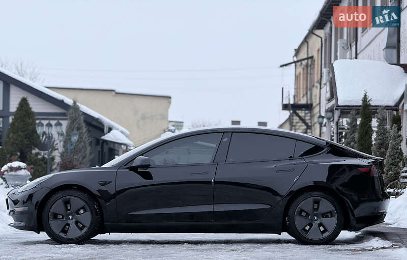 Седан Tesla Model 3 2023 в Стрию