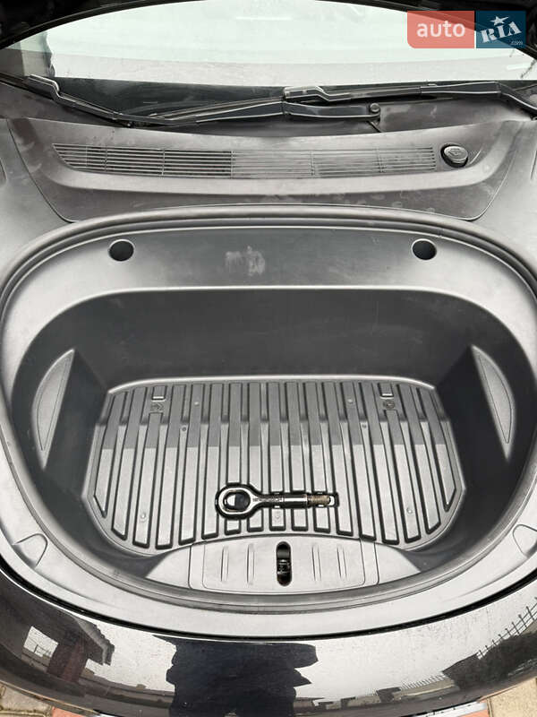 Седан Tesla Model 3 2020 в Одессе