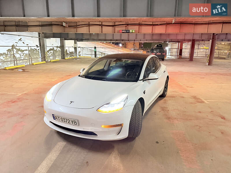 Седан Tesla Model 3 2021 в Коломые