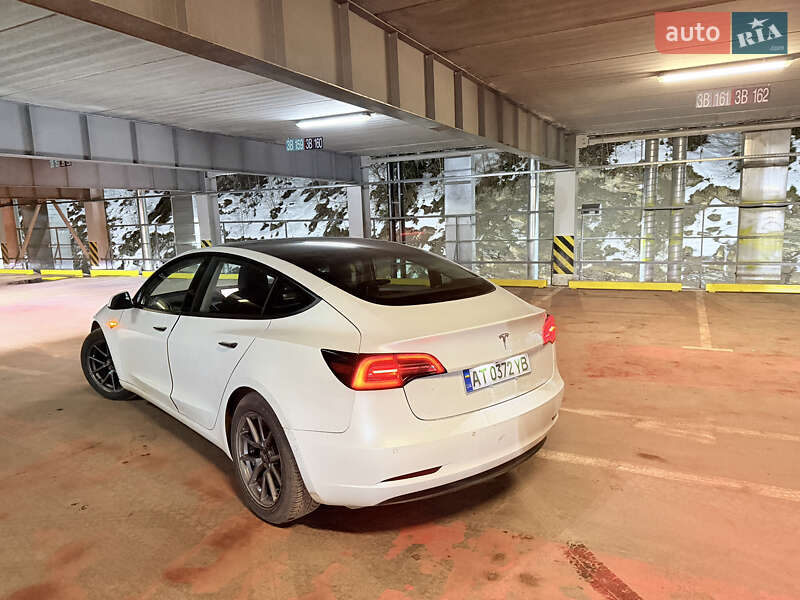 Седан Tesla Model 3 2021 в Коломые