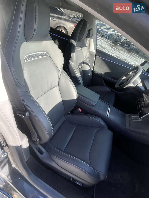 Седан Tesla Model 3 2024 в Киеве