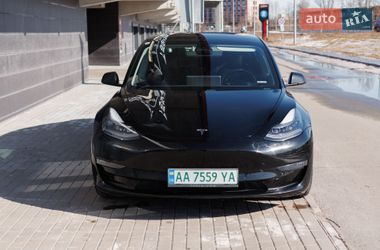 Седан Tesla Model 3 2021 в Киеве