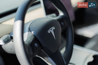 Седан Tesla Model 3 2021 в Києві