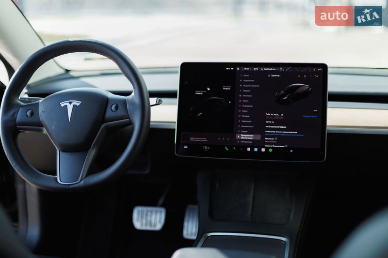 Седан Tesla Model 3 2021 в Киеве