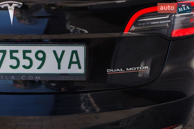 Седан Tesla Model 3 2021 в Киеве
