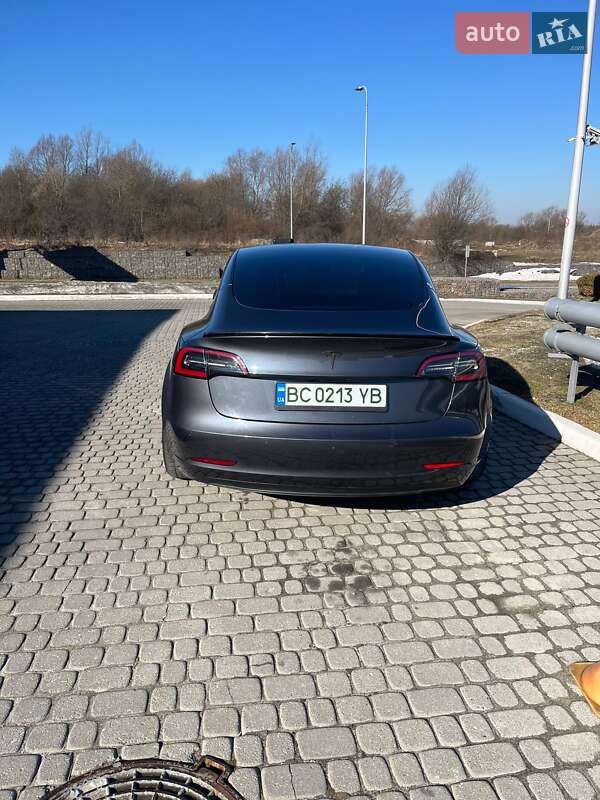 Седан Tesla Model 3 2021 в Львові