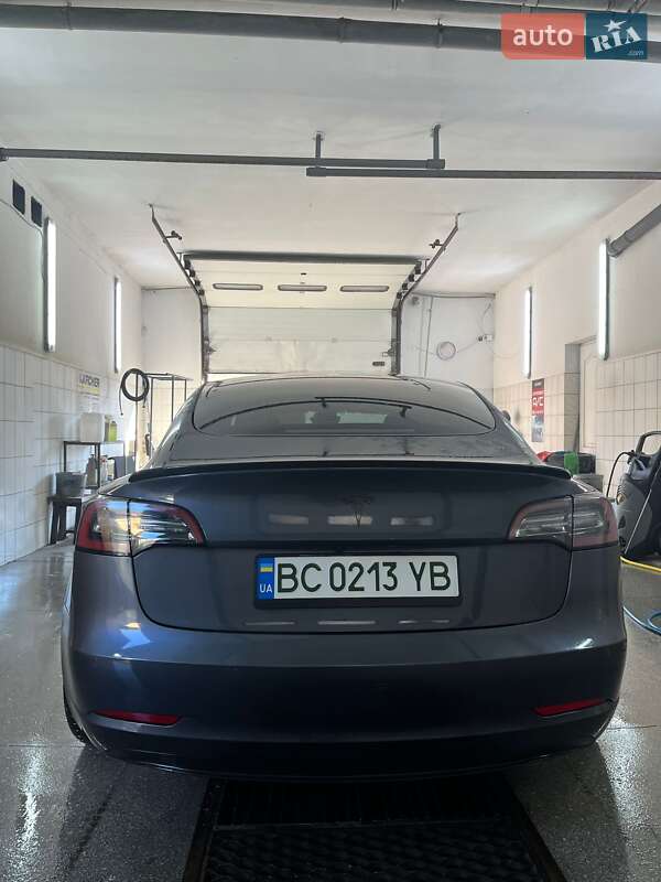 Седан Tesla Model 3 2021 в Львові
