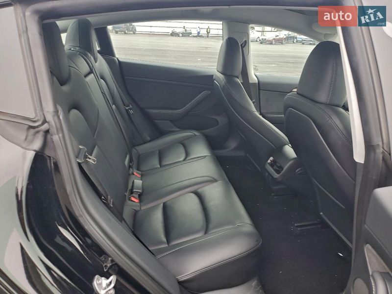 Седан Tesla Model 3 2023 в Виннице