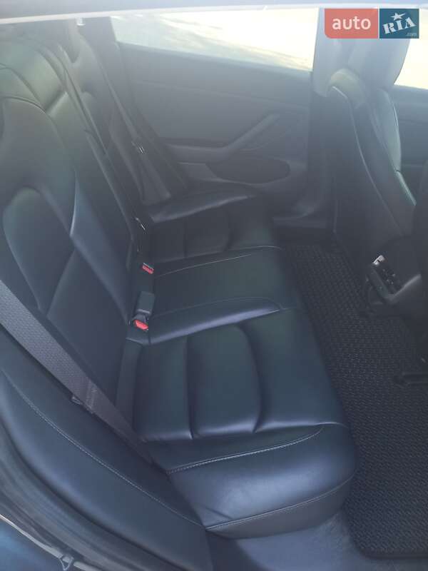 Седан Tesla Model 3 2022 в Львове