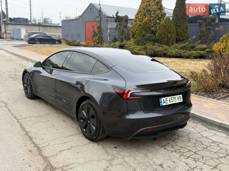 Седан Tesla Model 3 2024 в Днепре