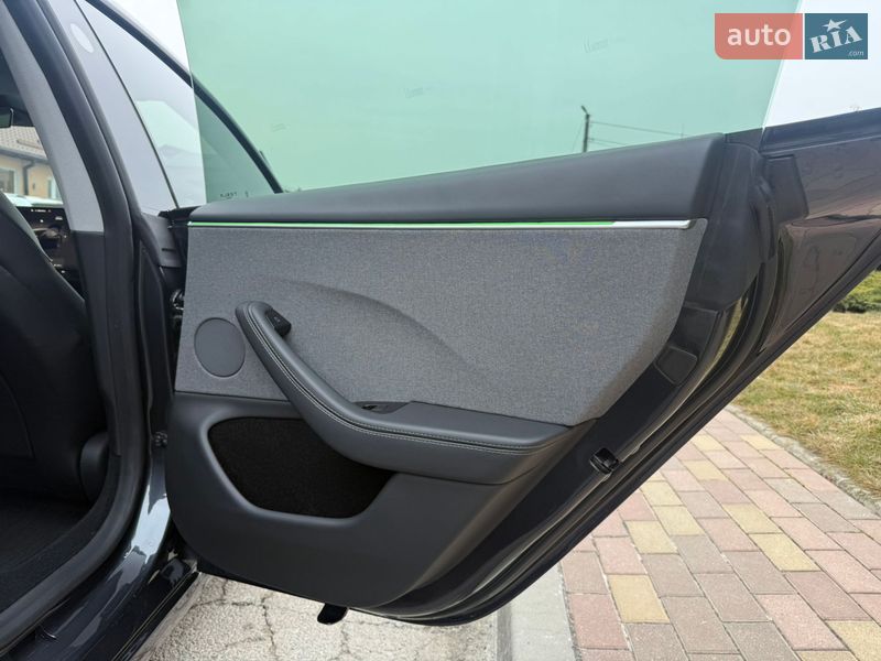 Седан Tesla Model 3 2024 в Днепре