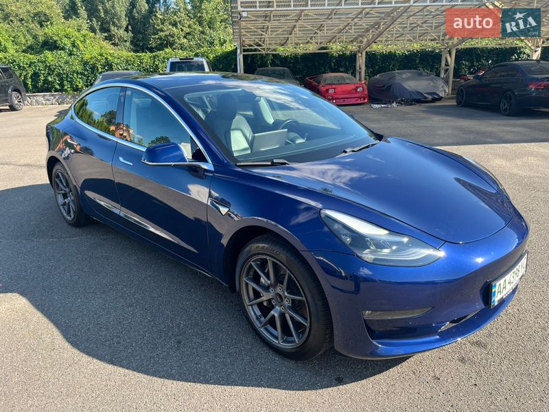 Седан Tesla Model 3 2019 в Киеве