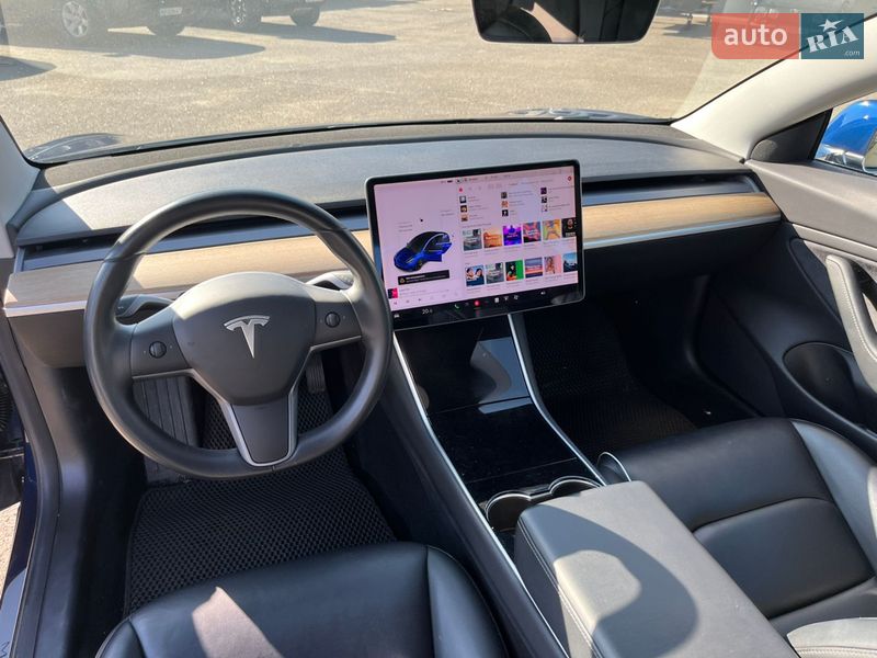 Седан Tesla Model 3 2019 в Киеве