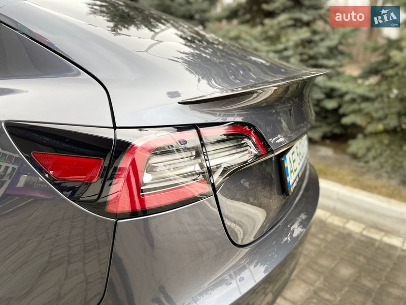 Седан Tesla Model 3 2020 в Дніпрі