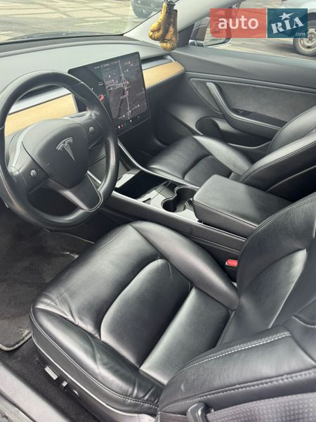 Седан Tesla Model 3 2018 в Киеве