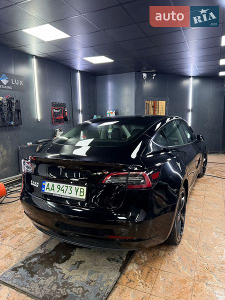 Седан Tesla Model 3 2023 в Киеве