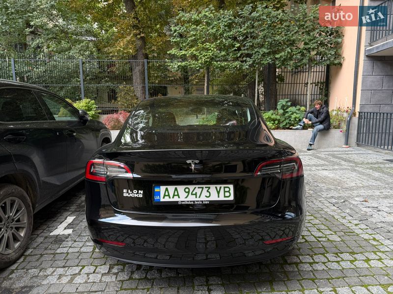 Седан Tesla Model 3 2023 в Киеве