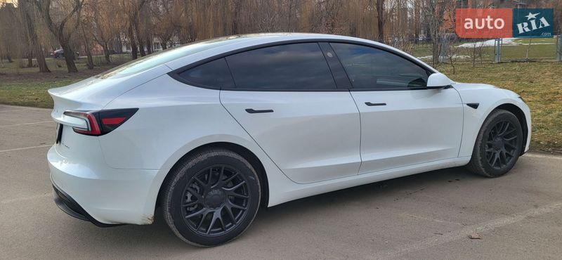 Седан Tesla Model 3 2025 в Ивано-Франковске