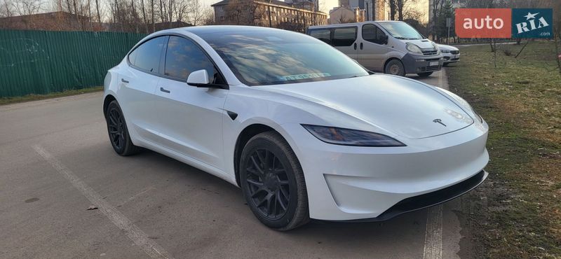 Седан Tesla Model 3 2025 в Ивано-Франковске