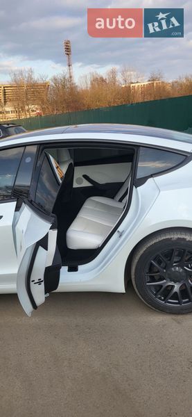 Седан Tesla Model 3 2025 в Ивано-Франковске