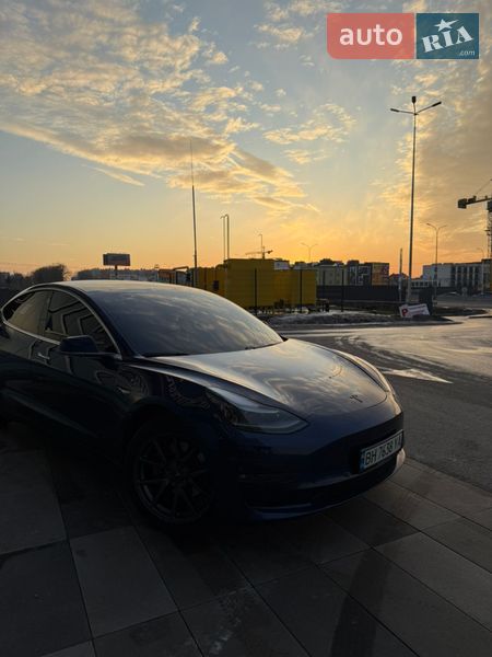 Седан Tesla Model 3 2019 в Киеве