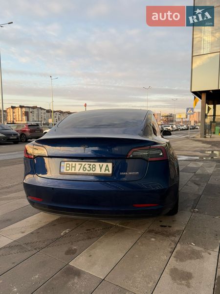 Седан Tesla Model 3 2019 в Киеве
