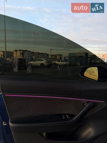 Седан Tesla Model 3 2019 в Киеве
