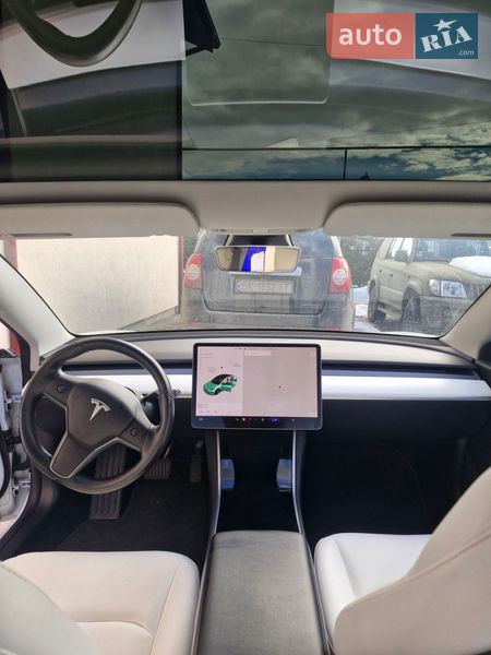 Седан Tesla Model 3 2018 в Львові