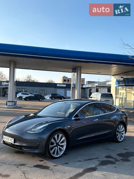 Седан Tesla Model 3 2018 в Києві