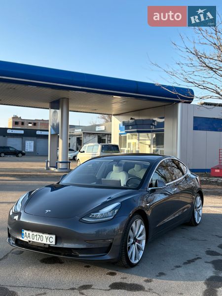 Седан Tesla Model 3 2018 в Києві