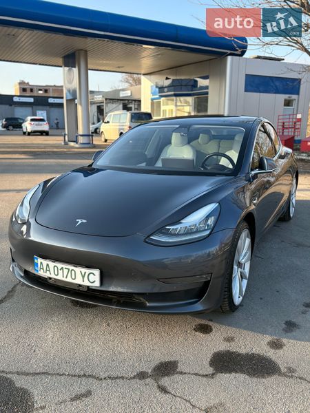 Седан Tesla Model 3 2018 в Києві