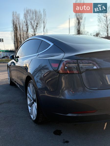 Седан Tesla Model 3 2018 в Києві