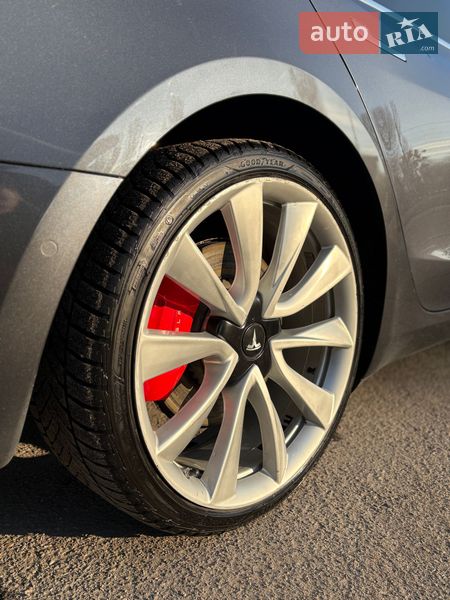 Седан Tesla Model 3 2018 в Києві