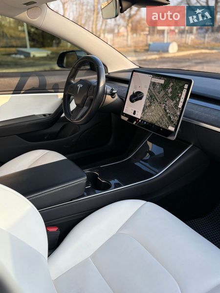 Седан Tesla Model 3 2018 в Києві