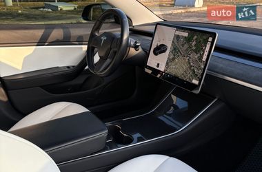 Седан Tesla Model 3 2018 в Черкассах