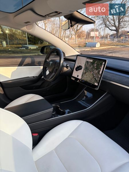 Седан Tesla Model 3 2018 в Черкасах
