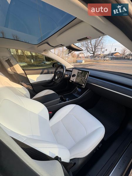 Седан Tesla Model 3 2018 в Києві