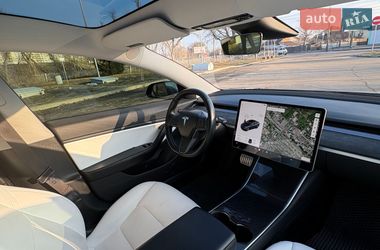 Седан Tesla Model 3 2018 в Києві