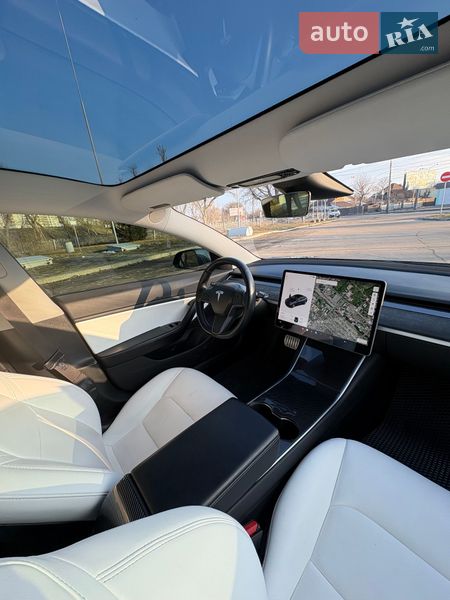 Седан Tesla Model 3 2018 в Києві