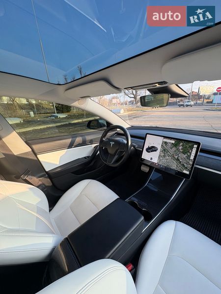 Седан Tesla Model 3 2018 в Києві