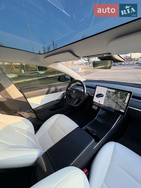 Седан Tesla Model 3 2018 в Києві
