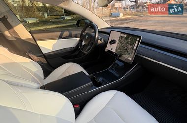 Седан Tesla Model 3 2018 в Черкассах
