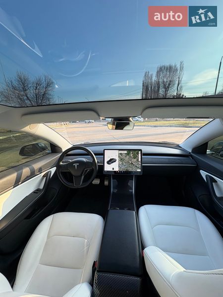 Седан Tesla Model 3 2018 в Києві