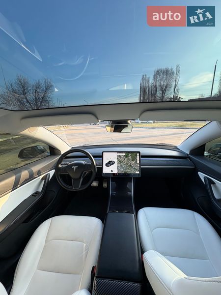 Седан Tesla Model 3 2018 в Києві